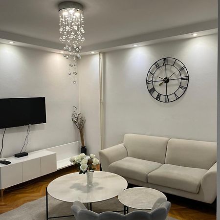 Ruby Luxury Central Apartment Skopje Bagian luar foto