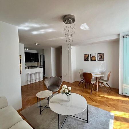 Ruby Luxury Central Apartment Skopje Bagian luar foto