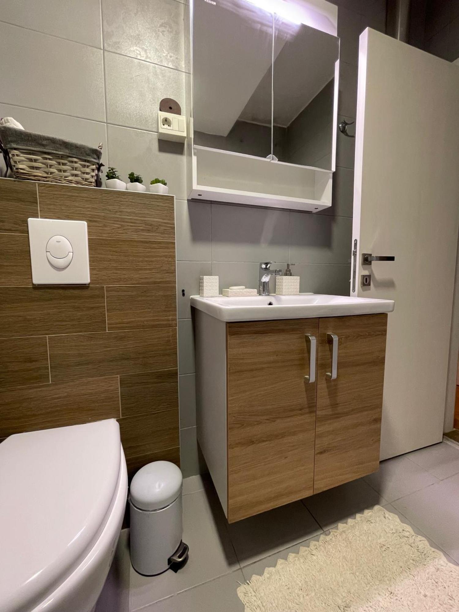 Ruby Luxury Central Apartment Skopje Bagian luar foto