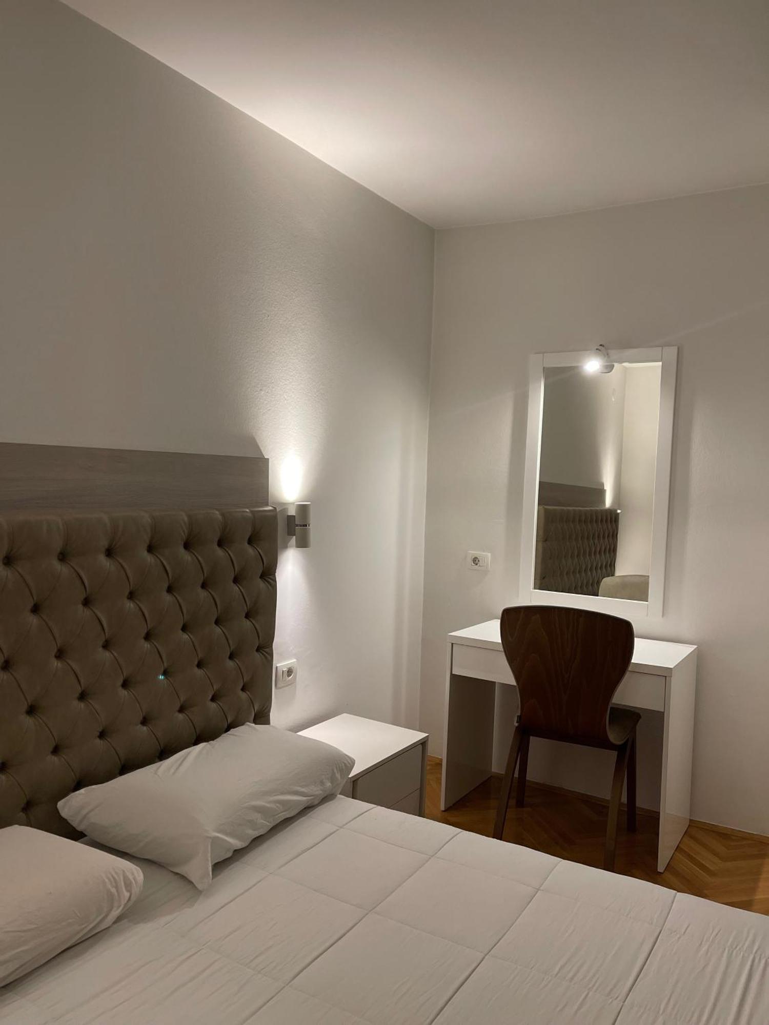 Ruby Luxury Central Apartment Skopje Bagian luar foto
