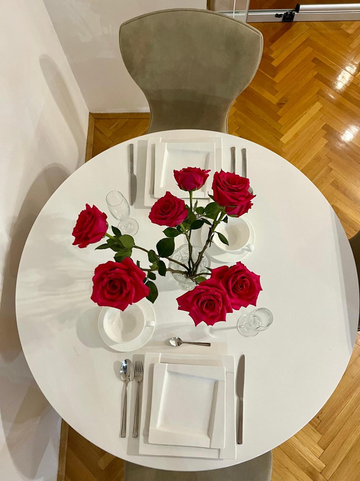 Ruby Luxury Central Apartment Skopje Bagian luar foto