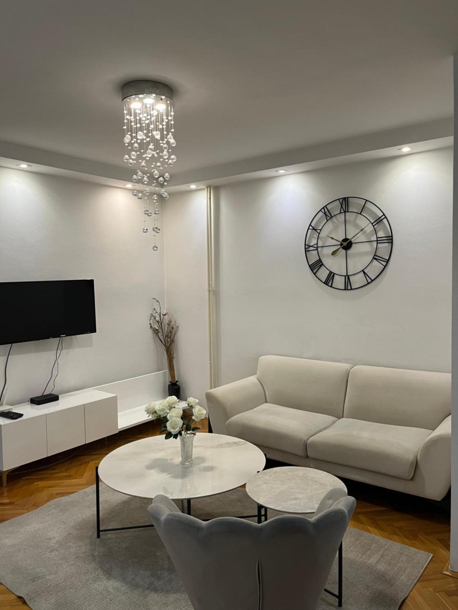 Ruby Luxury Central Apartment Skopje Bagian luar foto