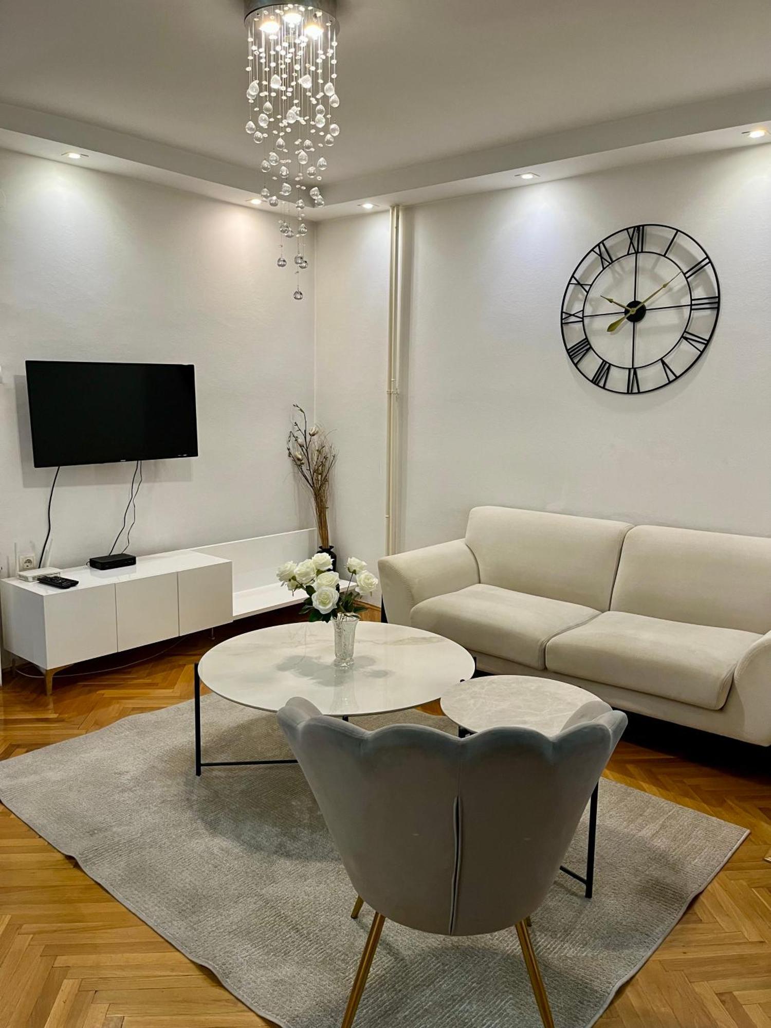 Ruby Luxury Central Apartment Skopje Bagian luar foto