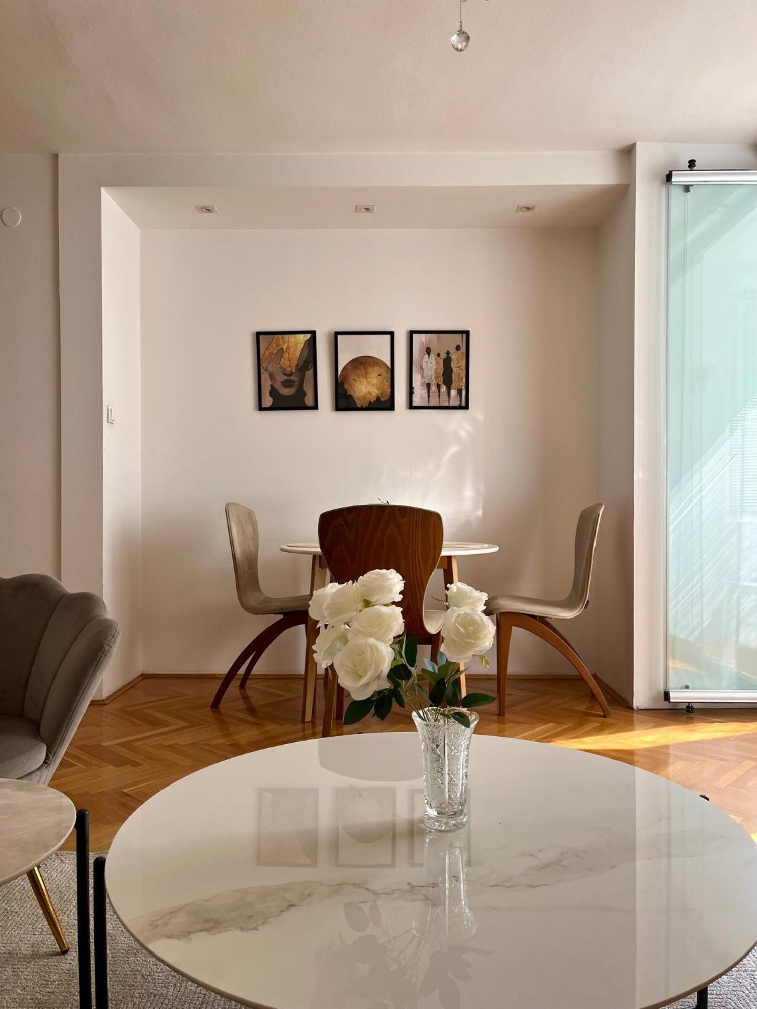 Ruby Luxury Central Apartment Skopje Bagian luar foto