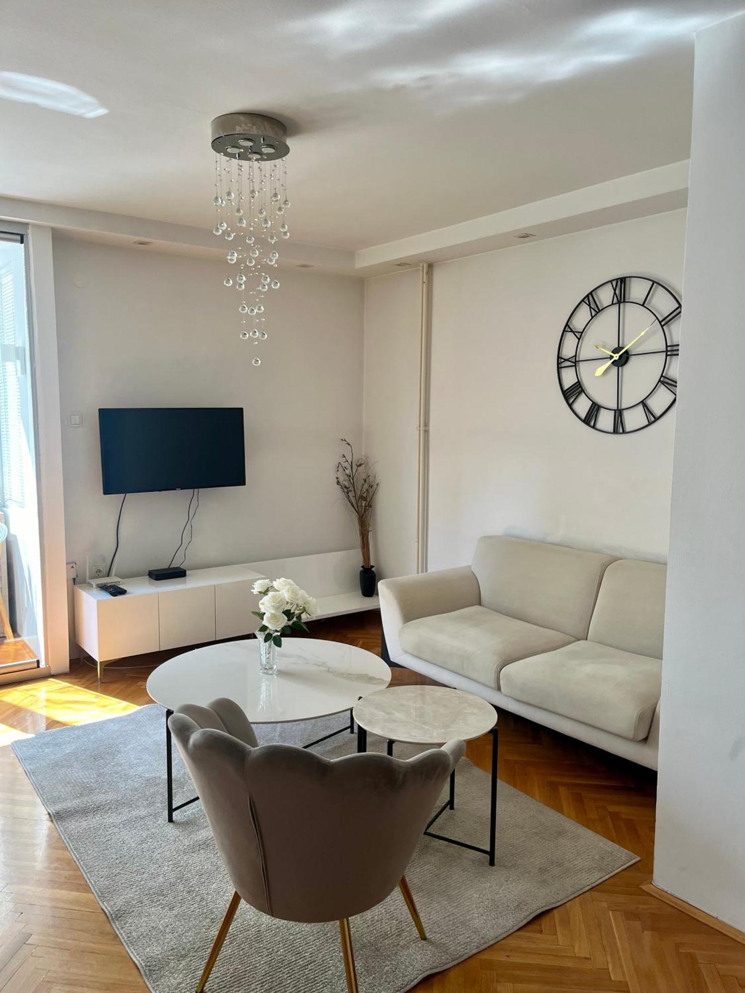 Ruby Luxury Central Apartment Skopje Bagian luar foto