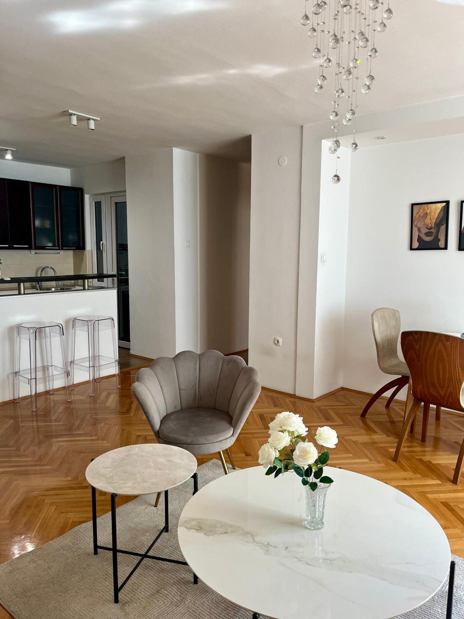 Ruby Luxury Central Apartment Skopje Bagian luar foto